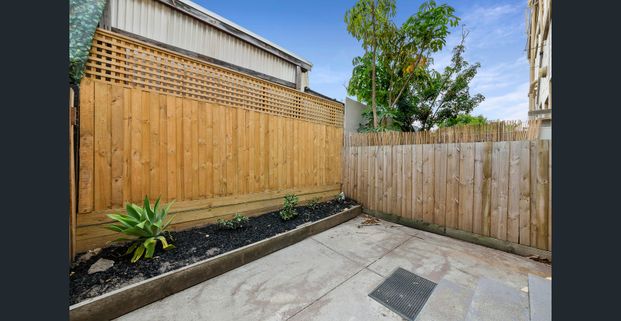TWO STOREY TOWNHOUSE METRES FROM HIGHETT RESERVE - Photo 1
