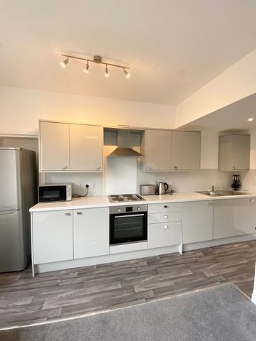 3 bedroom apartment to rent - Photo 5