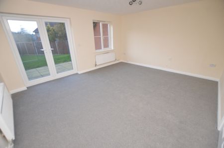 3 Bedroom Semi-Detached House - Photo 2