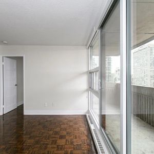 33 Isabella Street - Photo 2