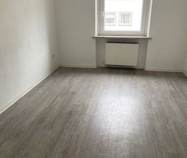 Ideale 3 Zimmerwohnung mit Balkon für junges Paar im Glück! - Photo 1