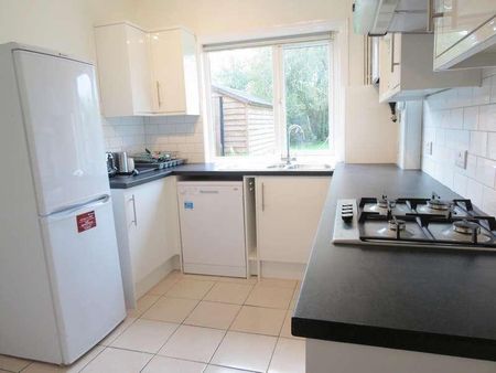 Bedroom Detached House In Winton, BH9 - Photo 3