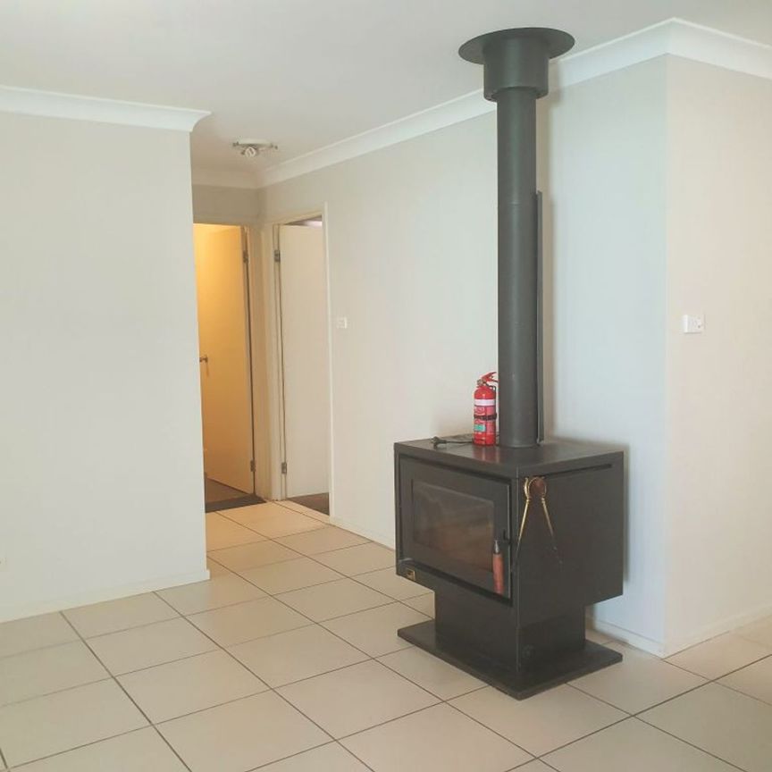 4 BEDROOM HOME WITH DOUBLE GARAGE, ENSUITE, AND COUNTRY VIEWS - Photo 1