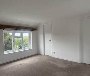 4 bedroom terraced house to rent - Photo 3