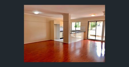 Spacious 3-Bedroom Townhouse - Photo 2