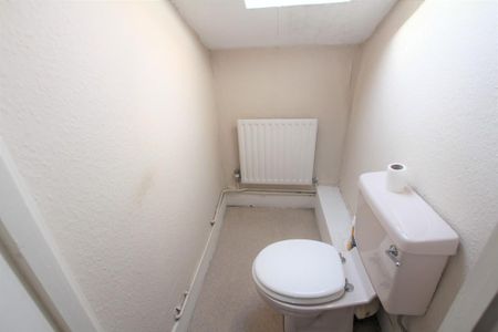 1 bedroom in a house share to rent - Photo 4