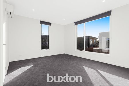 ULTIMATE COASTAL LIVING - Photo 2