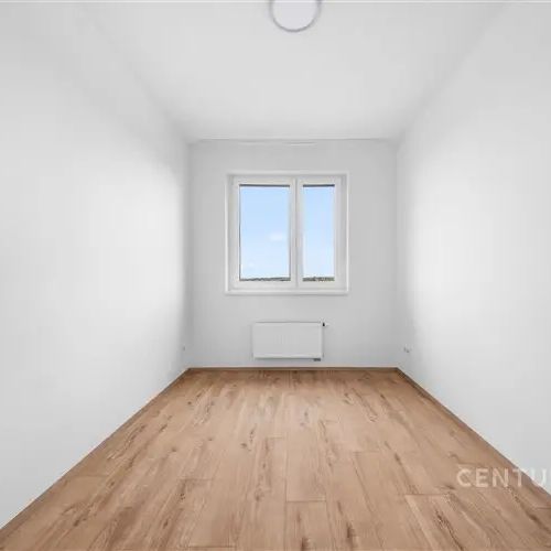Světlý a Moderní Byt 2+kk s Balkonem a Sklepem, Okamžitě Volný, Hostivař, Praha 15 - Photo 1