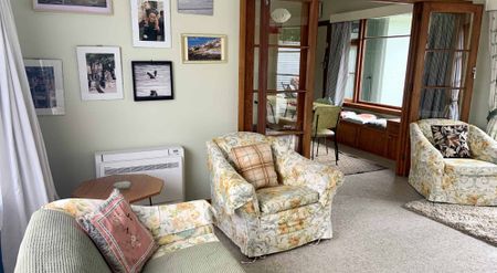 Very Cute Fully Furnished Retro Styled Bungalow Situated On Gorgeous Garden Setting! - Photo 5