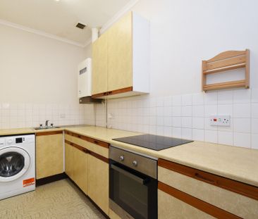 Knights Court, Beckenham, BR3, London - Photo 3