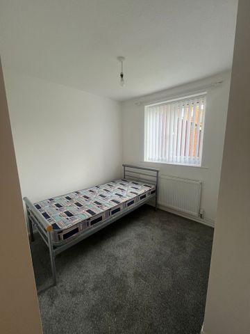 Warren Court, Hartlepool - Photo 3