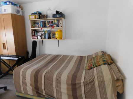 2 bedroom flat to rent - Photo 4