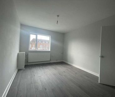 Ryefield Ave, Hillingdon, UB10 - Photo 2