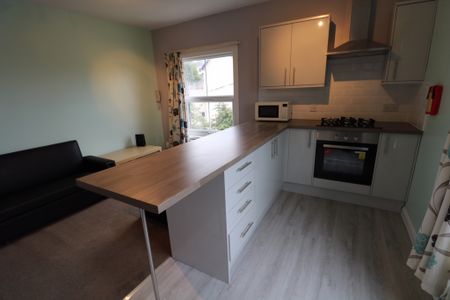 2 Bedroom Flat To Rent in Nottingham - Photo 2