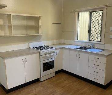 2/52 Eyre Street, North Ward - Photo 1