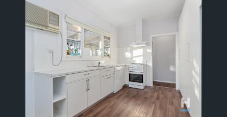 3 Bedroom Home in the Frankston High School Zone! - Photo 2