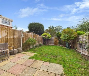 3 bedroom terraced house to rent - Photo 2