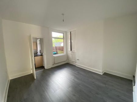 2 bedroom terraced house to rent - Photo 4