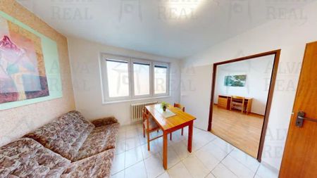 Dlouhodobý pronájem bytu v RD 2+1 CP 50,7 m, neprůchozí pokoje, šatna, prádelna. - Fotografie 5