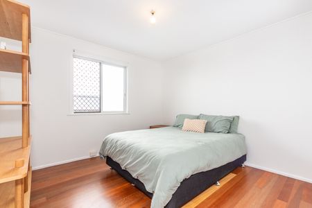 8 View Street, Woody Point QLD 4019 - House For Rent | Domain - Photo 3