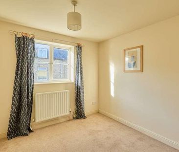 The Crofts, Witney, OX28 - Photo 3