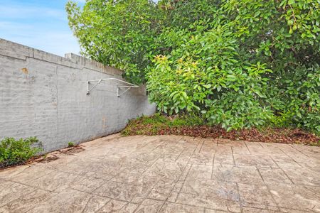 Stylish Ground-Floor Apartment in the Heart of Marrickville - Photo 4