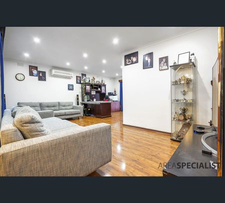18 Hampton Drive, Hampton Park, Vic 3976 - Photo 3