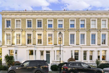 A light and spacious two-bedroom apartment situated on the first floor of a period conversion on a quiet, residential street in SW10. - Photo 4