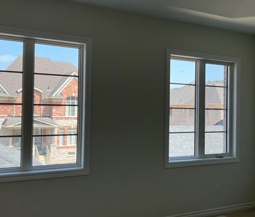 For Lease - 20 Clutterbuck Lane, Ajax, Ontario - Photo 4