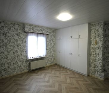 Een woning met 3 slaapkamers, garage en tuin vlakbij het centrum va... - Photo 3