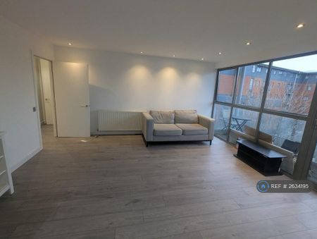 1 bedroom in a flat share to rent - Photo 2