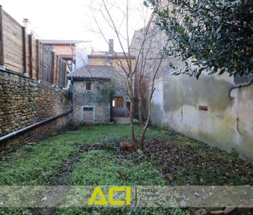PIERRECLOS CENTRE MAISON DE VILLE AVEC JARDIN CLOS - Photo 5