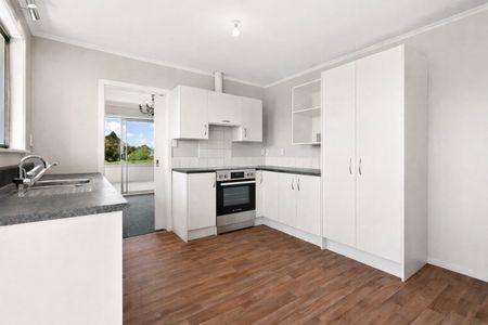 Perfectly positioned in the heart of Horotiu, this generous 5 bedroom, 2 bathroom home offers the ultimate balance of peaceful rural living and easy city access. - Photo 5