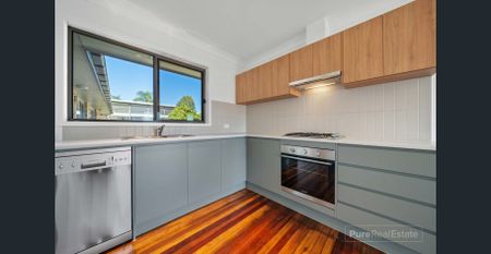 Freshly Renovated 2 - Bedroom Unit in a Prime Greenslopes Location - Photo 2
