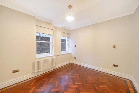 1 bedroom flat in St John's Wood - Photo 5