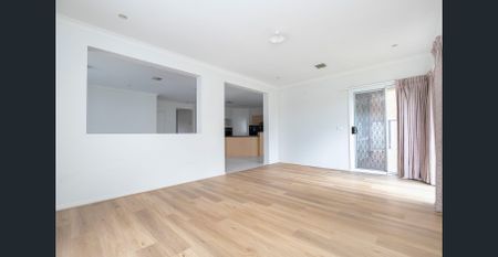 Spacious Living in Prime Taylors Hill Location! - Photo 2