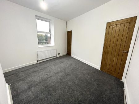 2 bedroom end of terrace house to rent - Photo 2