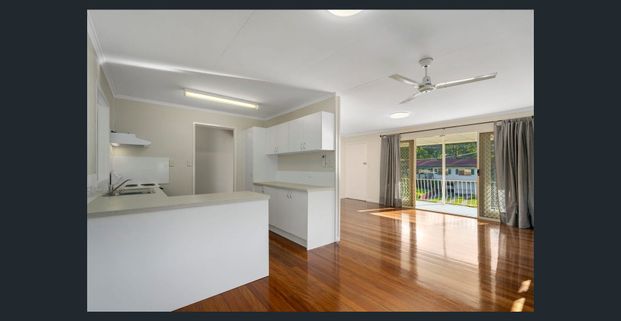 AIR-CONDITIONING... FULLY FENCED... DISHWASHER... RENOVATED... PLENTY OF STORAGE... - Photo 1