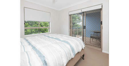 Spacious Two-Bedroom Townhouse with Huge Private Terrace in Prime Holland Park West Location - Photo 4