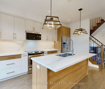 For Lease - 523 Carrville Road, Richmond Hill, Ontario - Photo 2