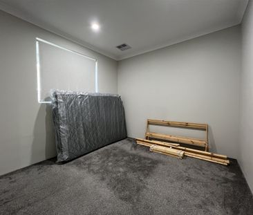 Modern Family Home - Photo 6