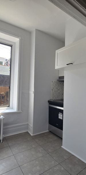 3 1/2 à Louer – 4088 Av. Du Parc - Photo 1