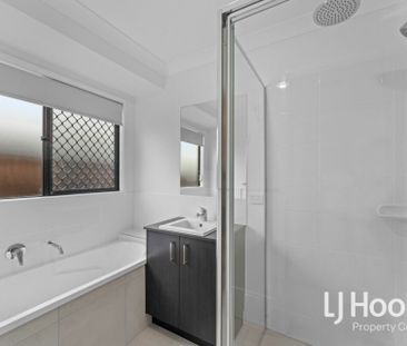 Great Location - Walk to South Rock State School - 5 Bedrooms OR 4 ... - Photo 6