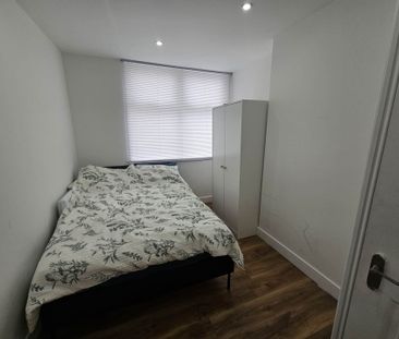 Price £850 pcm - Available 01/04/2026 - Part Furnished - Photo 4