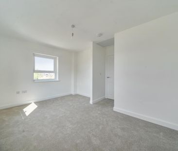 4 bedroom semi-detached house to rent - Photo 5
