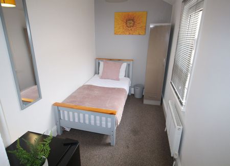 Student Accommodation, 16 Carholme Road, Newland, Lincoln, Lincolnshire, LN1 1RR, United Kingdom - Photo 5