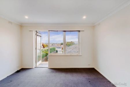 2 Bed, 1 Bath - Photo 4