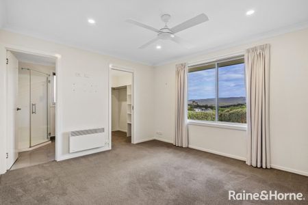 Generous Family Home in the Heart of Kingston! - Photo 3