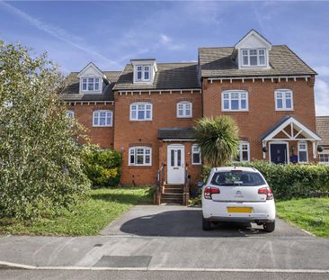 Well-presented and three bedroom mid-terraced in this cul-de-sac on... - Photo 2