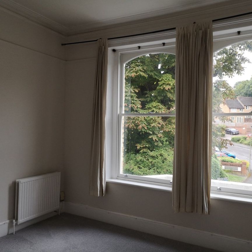 2 Bed Flat, Thicket Road, SE20 - Photo 1